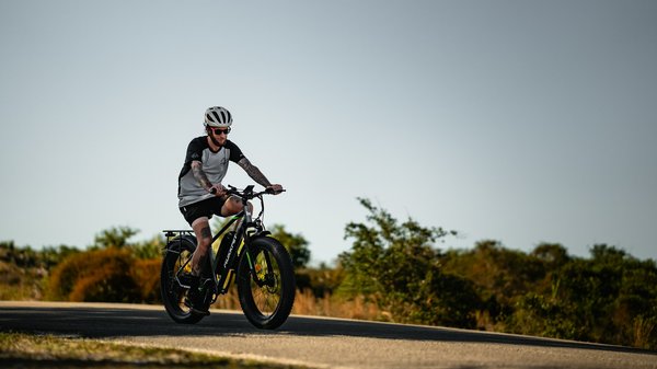 Quels sont les meilleurs itinéraires pour une aventure en vélo électrique dans les montagnes du Jura, France : conseils et équipements ?